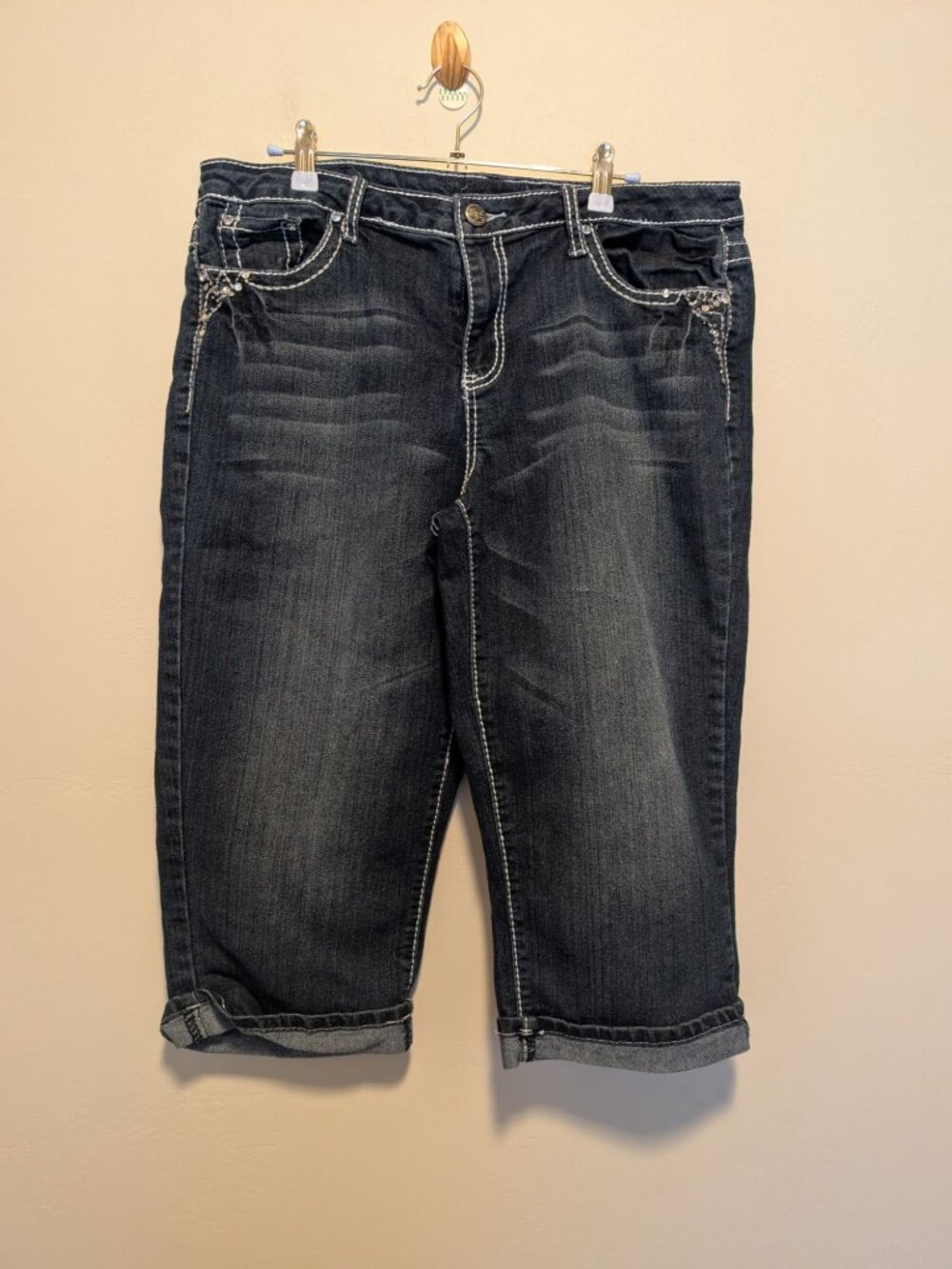 Earl Womens Embellished Dark Wash Denim Capri W/ Rhinestone Accents